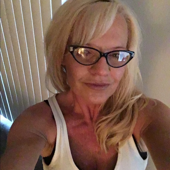 Meet your Posher, Pamela - Picture 1 of 1